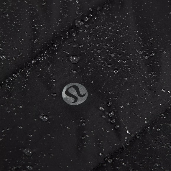Lululemon Down for it all jacket size 6. Black - Picture 7 of 8